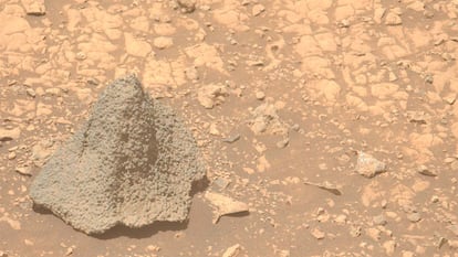 Roca con forma de casco descubierta en Marte por el rover Perseverance