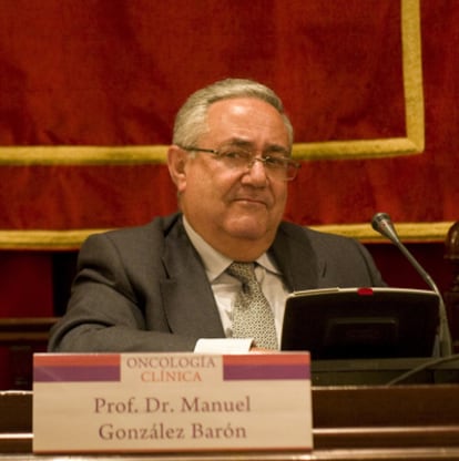 Manuel González Barón durante la presentación en Madrid de la tercera edición de 'Oncología Clínica'