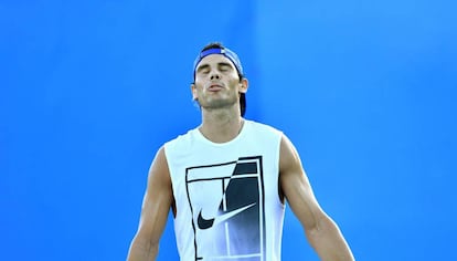 Nadal se lamenta durante un entrenamiento en Brisbane.