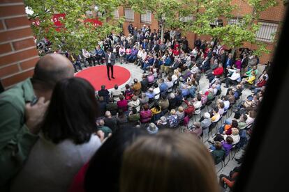 Pedro Snchez, durante un acto electoral del PSOE en un centro de mayores, en la ciudad madrile?a de Legans.