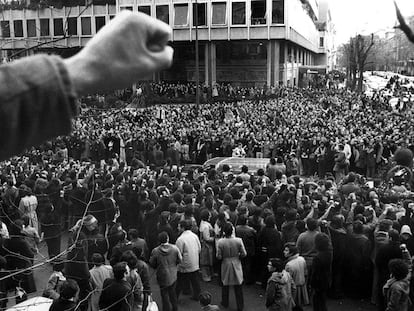 Una multitud despide a los abogados asesinados en Atocha. 