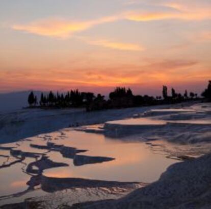 Atardecer en las piscinas de Pamukkale.