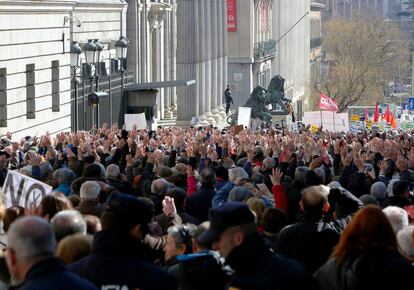 Manifestación de pensionistas frente al Congreso de los Diputados, el pasado 22 de febrero.