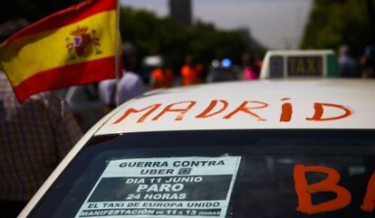 Los taxistas españoles protestan contra Uber.