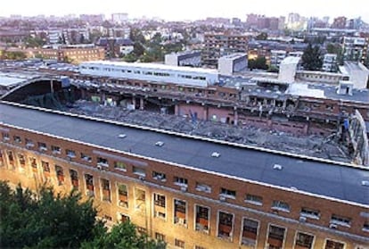 Edificio de la Gerencia de Urbanismo, en la calle de Paraguay, tras el derrumbe de su cubierta el pasado 24 de junio.