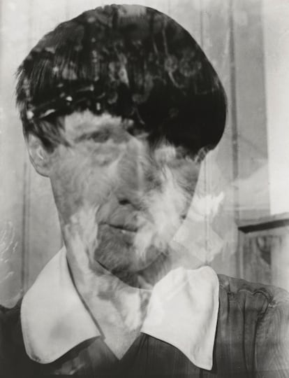 Portrait of Hannah Höch through a double exposure photograph, undated and without details about its author, belonging to the Museum of Modern Art in Berlin.