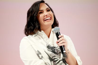 Demi Lovato – La cantante y actriz también se ha mostrado abierta a reconocer que ha tenido un perfil activo en la app Raya, el conocido como 'Tinder de las celebrities', cuando no tenía pareja, abriendo su corazón tanto a “hombres como a mujeres”. “Busco una conexión humana, y me da igual que esta sea masculina o femenina, no me importa”, admitió en su documental de Youtube Simply Complicated.