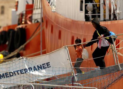 Migrants on ‘Aquarius’ arrive in Malta.