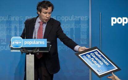 El vicesecretario de Organizaci&oacute;n y Electoral del PP, Carlos Floriano, en su comparecencia de hoy. 