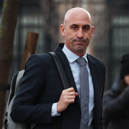 Soccer Football - Luis Rubiales faces examination during trial - National Court, Madrid, Spain - February 12, 2025 Luis Rubiales arrives at the court REUTERS/Violeta Santos Moura