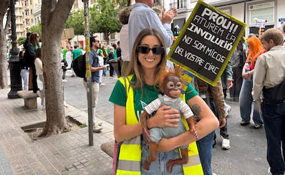 Valencian teachers in struggle: "In some centers we work in inhumane conditions. We ask for dignity" | Education