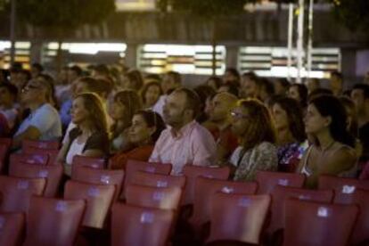 Espectadores viendo 'Fast & Furious 7' en el cine Open Star.