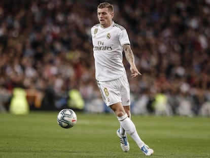 Kroos controla la pelota durante un partido del Madrid esta temporada.