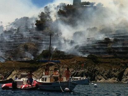 Imagen del incendio en Portlligat.