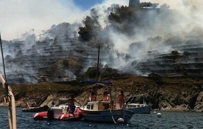 Imagen del incendio en Portlligat.