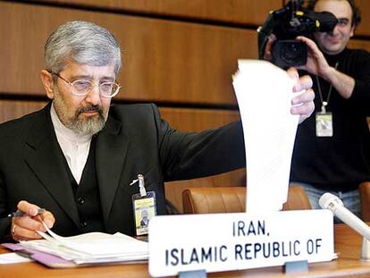 El embajador iraní ante el OIEA, Alí Akbar Salehi, antes de comenzar la reunión de Viena.