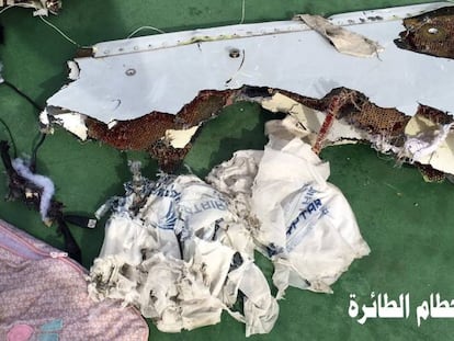 Restes trobades de l'avió d'EgyptAir, la setmana passada.