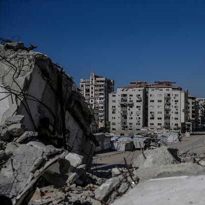GAZA CITY (---), 06/09/2025.- An empty street prior to an Israeli air strike in Gaza City, 06 September 2025. Israel announced on 06 September to have struck another high rise building in Gaza City. According to an UNRWA Situation Report published on 27 August, 86.5 percent of the Gaza Strip remained within the Israeli-militarized zone, under displacement orders, or where these overlap. EFE/EPA/MOHAMMED SABER