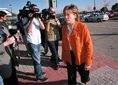 La ministra de Cultura, Pilar del Castillo, a su llegada al tanatorio de Tres Cantos, en Madrid.