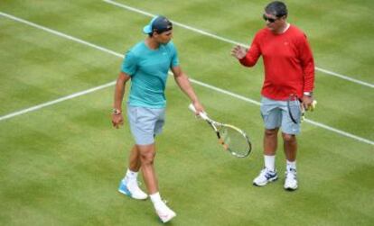 Toni y su sobrino, durante un entrenamiento en Queen's, el año pasado.