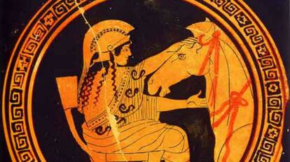 Atenea, diosa de la inteligencia, ayuda a construir el Caballo de Troya.