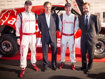 Albert Bosch, piloto, José Manuel Entrecanales, presidente de Acciona, Agustín Payá, copiloto, y Juan Ignacio Entrecanales, vicepresidente.