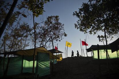 Vista de uno de los campamentos que compartían guerrilleros y periodistas. 