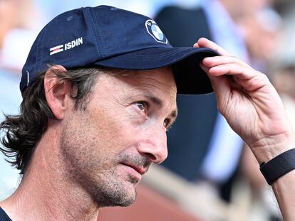 Juan Carlos Ferrero, en el banquillo durante un partido de Alcaraz.