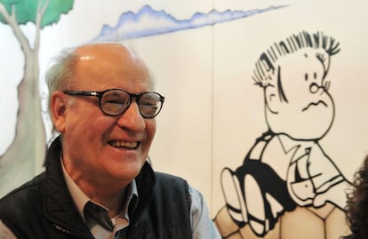 El caricaturista argentino Joaquín Lavado, 'Quino', conocido como el "padre" de Mafalda, asiste a la celebración de sus 80 años en la Feria del Libro Infantil de Buenos Aires. Quino confesó que parece que no pasa el tiempo por su personaje porque los problemas del mundo son "los mismos o más agudos".
