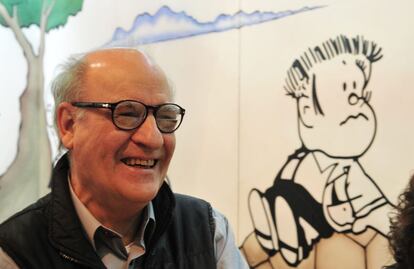 El caricaturista argentino Joaquín Lavado, 'Quino', conocido como el "padre" de Mafalda, asiste a la celebración de sus 80 años en la Feria del Libro Infantil de Buenos Aires. Quino confesó que parece que no pasa el tiempo por su personaje porque los problemas del mundo son "los mismos o más agudos".