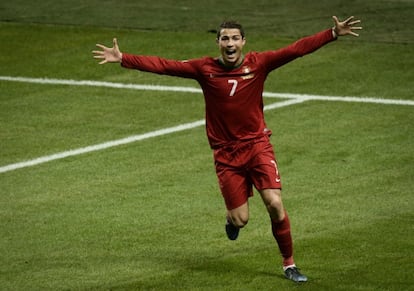 Cristiano Ronaldo celebra un gol con Portugal.