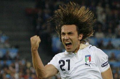 Pirlo marca un gol a Francia en la Euro 2008.