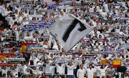 Imagen de la grada de animación durante el Real Madrid-Málaga.