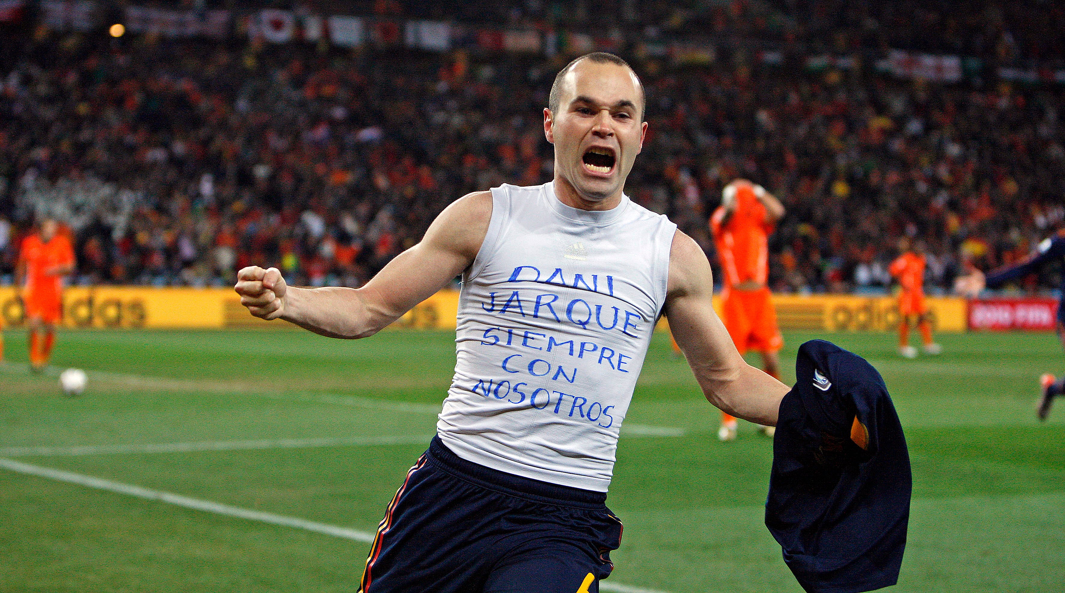 La emblemática celebración de Andrés Iniesta, dedicada a Dani Jarque.
