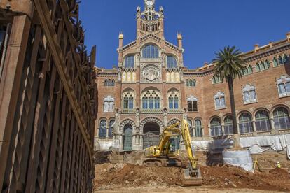 Aspecto insólito de la entrada principal del hospital de Sant Pau.