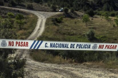 Cordó policial on s'han trobat els cossos de la Marina i la Laura.