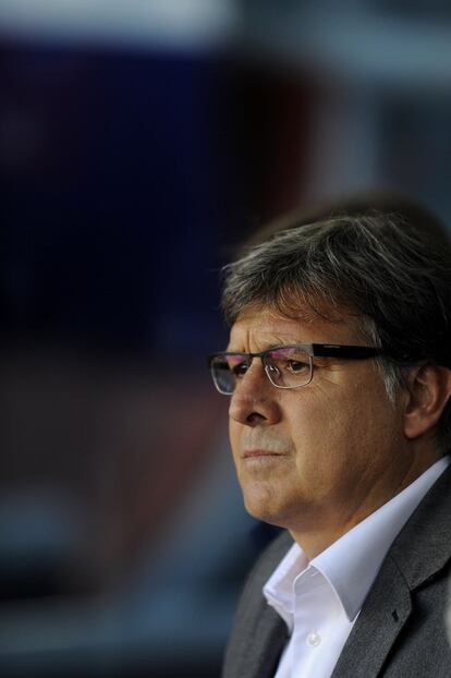 El técnico del Barça, Tata Martino, en el banquillo.