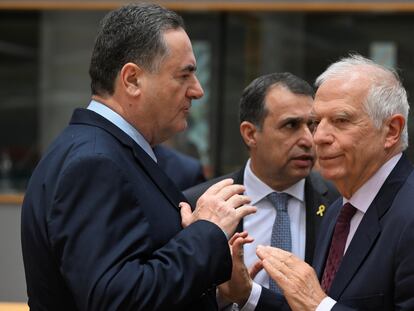 El ministro israelí de Exteriores, Israel Katz, y el jefe de la diplomacia europea, Josep Borrell, el pasado lunes en Bruselas.