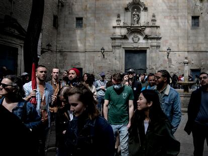 Turistas en la plaza de Sant Felip Neri de Barcelona, ayer.