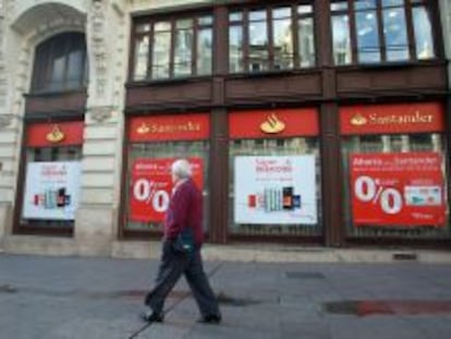 Fachada de una de las principales oficinas de Banco Santander en Madrid