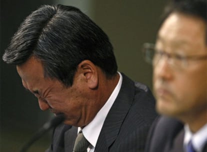 El presidente de Toyota Akio Toyoda y el director del equipo Yamashina, anuncian la retirada