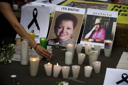 Fotografías de Miroslava Breach y Javier Valdez en una protesta.