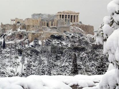 La nieve paraliza Atenas