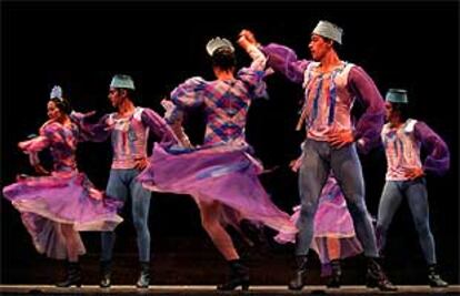 El Ballet Nacional de Cuba representa el Lago de los Cisnes en Madrid (agosto de 2002)