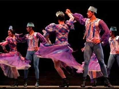 El Ballet Nacional de Cuba representa el Lago de los Cisnes en Madrid (agosto de 2002)