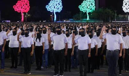 Funcionarios del Gobierno nicaragüense, durante la toma de protesta como paramilitares en Managua