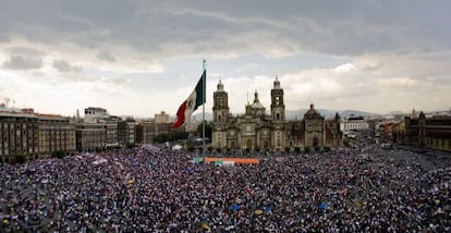 La plaza del Zócalo, repleta de manifestantes en 2012.