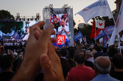 Acto de la campaña del expresidente Robert Korcharián, este viernes en Ereván.