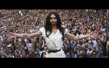 Conchita Wurst en el pregón del Orgullo Gay 2014 en la plaza de Chueca de Madrid.