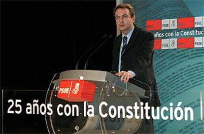Zapatero, ayer, en la celebración del 25º aniversario de la Constitución organizada por el PSOE.